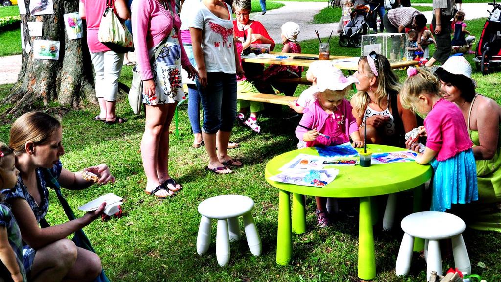 Společný program pro rodiče s dětmi: Odpolední kurzy pro dospělé: Jednorázové akce pro veřejnost: počet aktivit počet typů kurzů počet akcí