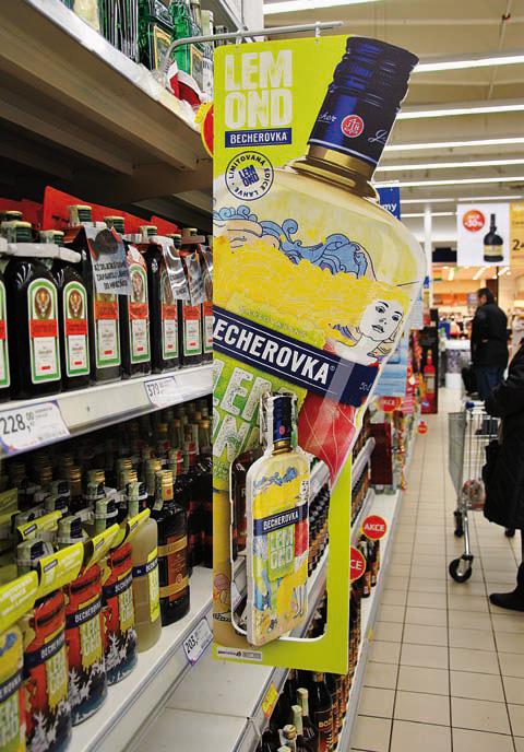 Inzerát mě oslovil o to víc, že mě zastihl krátce po výpravě do obchodního domu, kde jsem s rozčarováním zjistila, že povánoční slevy se vztahují téměř výhradně na hadry.