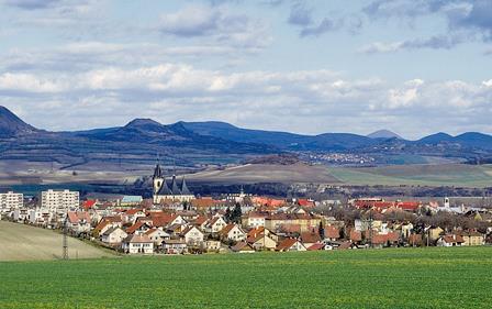 Nová trať Kralupy nad Vltavou Most Na hlavní větev RS4 navazuje ve směru z Kralup nad Vltavou přes Louny do Mostu vedlejší větev, která formou novostavby