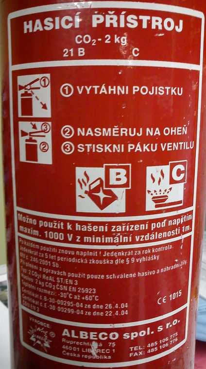 4.6.3 Sněhové hasicí přístroje - jedná se o přístroje plněné CO 2. Lze s ním hasit kategorie požáru (B a C, vč. el.zařízení pod napětím do 1000 V).