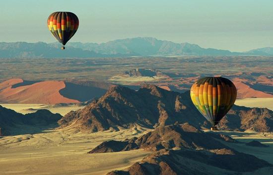 Exkluzivní způsob, jak více poznat Namib Naukluft National Park a Namib Rand Nature Reserve. Zažijte velkolepý start a přistání ve světle mladého slunce nad nejstarší pouští na světě. Váš cíl?