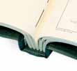 Kvalitní koženkové desky s velkou kapacitou plnění až 120 listů. Praktická mechanika pro snadné vkládání a odebírání listů.