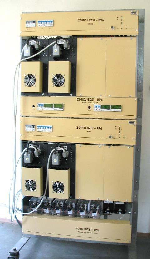 Zdroje pro napájení kolejových obvodů Slouží pro napájení klasických KO (pro relé typu DSŠ, přijímače EFCP) s kmitočtem 75 nebo 275 Hz.