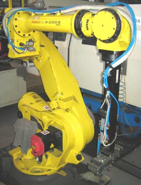 Robot je situován tak, aby dobře obsluhoval jednotlivé prvky výroby, které se nachází v jeho pracovním prostoru. Obr. 15.