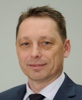 com Michal Čábela Michal má více než 9 let zkušeností v oblasti informačních technologií, vývoji SW a IT