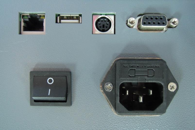 1:Klávesnice Konektorový panel