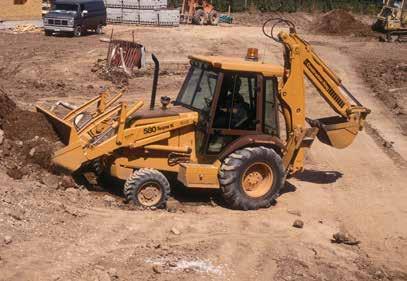 1998 CASE jako první nabízí Ride Control na rypadlonakladačích.