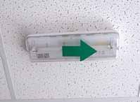 samostatného pohybu musí být vybaveny nouzovým osvětlením. Komunikační prostory (chodby, schodiště apod.
