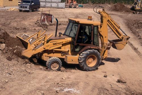 1998 CASE jako první nabízí Ride Control na rypadlonakladačích.