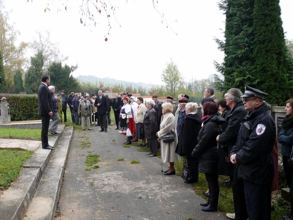 Matyldou Klapalovou, br. Marinem Cavichiolli a představiteli města památku obětí 1. světové války.