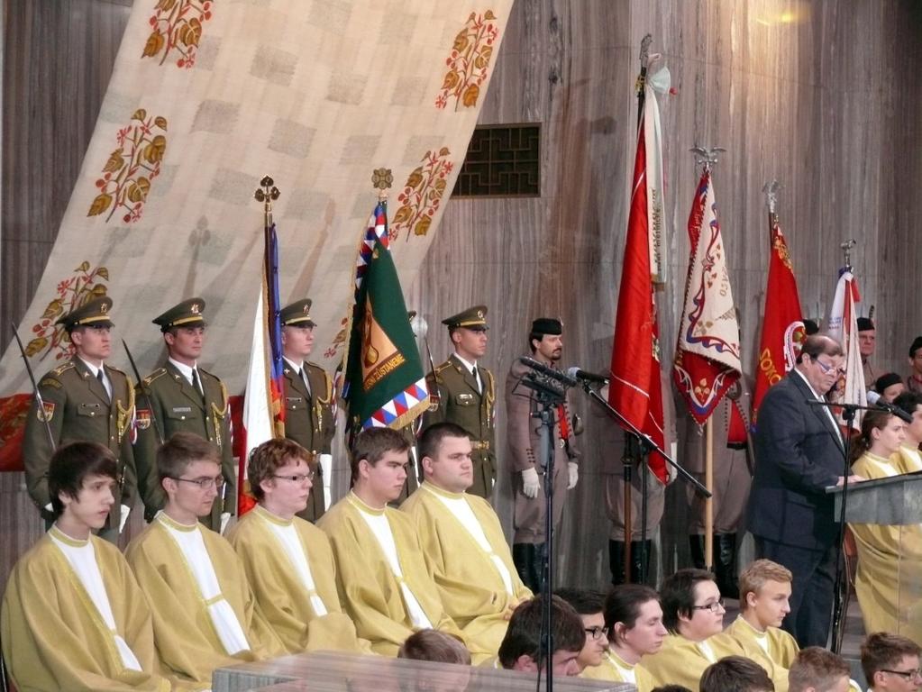 v. Emil Šneberg, předseda Historickodokumentační komice výsledky literární soutěže, kterou komise v letošním