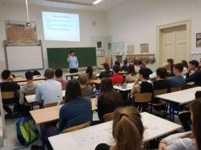 Přednáška Institutu ekonomického Pro studenty společenskovědního a ekonomického semináře přednáška na téma Funkce cenového systému v tržní ekonomice přednášející vysokoškolský učitel Pavel Potužák