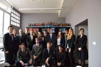 Historická simulace Rady bezpečnosti jednodenní historická simulacierady bezpečnosti OSN měla v agendě Korejskou válku fiktivní 20.