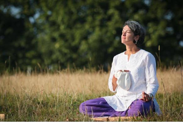 2. PROBUĎTE NEJVYŠŠÍ LÁSKU Úryvek z promluvy během prvního mezinárodního retreatu Atma Kriya Yogy.