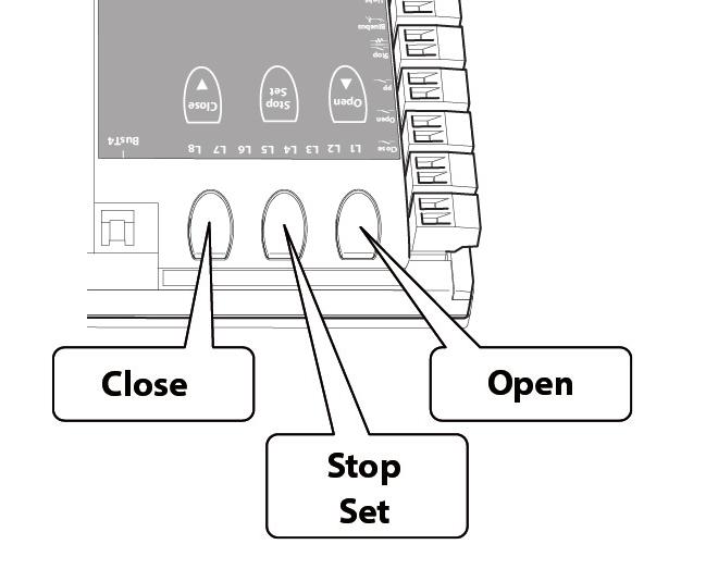 6 NAPROGRAMOVÁNÍ ŘÍDICÍ JEDNOTKY Na řídicí jednotce jsou umístěná 3 tlačítka OPEN ( ), STOP (Set), CLOSE ( ), která je možné používat jak při ovládání řídicí jednotky během provádění zkušebních