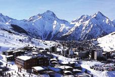 Les Alpes 1 8 m Vysoká poloha a největší lyžařsky sjízdný ledovec zajstí
