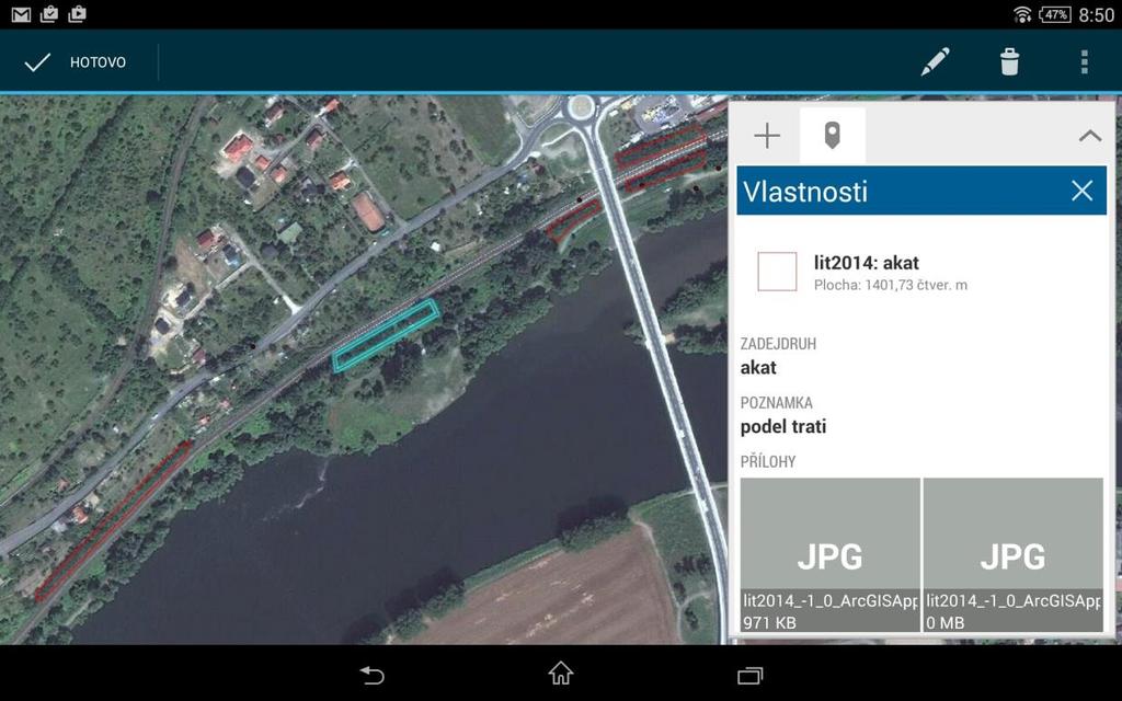 Obr. 13 Mapování v programu Collector for ArcGIS na tabletu Pro zajištění kvality výsledků je zásadní dostatečný počet trénovacích i nezávislých validačních bodů/objektů (Congalton & Green 1999), a