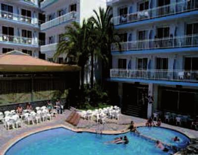 Španělsko Calella HOTEL MIAMI DÍTĚ DO 13 LET POBYT ZDARMA 250 m POLOPENZE 10% 7x ubytování s polopenzí dle termínu, služby delegáta POLOHA oblíbený rodinný hotel se nachází uprostřed uliček letoviska