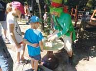 6. VÍKEND DĚTÍ V průběhu celého prvního červnového víkendu si více než 300 dětí i s dospělým doprovodem v zoo hrálo a soutěžilo s pohádkovými bytostmi.