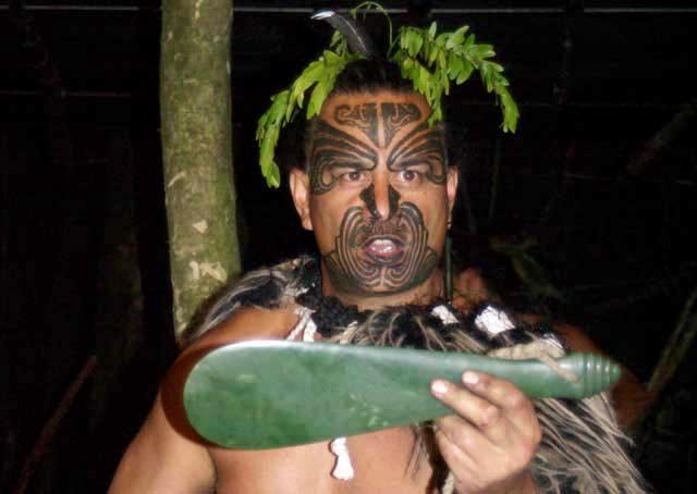 OBYVATELSTVO Původní obyvatelé: Moriori, kteří byli vyhlazeni Maory Novozélanďané (75 %) potomci anglických kolonizátorů Maorové (15