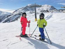 JAK SI UŽÍT ZIMNÍ SPORTY Díky nákupu výkonného zasněžovacího systému mohou lyžařská střediska připravit pro nedočkavé lyžaře dobré sněhové podmínky podstatně dříve, než napadne přírodní sníh.