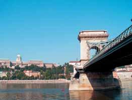 MAĎARSKO Lázně Budapešť Budapešť hlavní město Maďarské republiky, leží na obou březích řeky Dunaje, 516 km od Prahy, 318 km od Brna a 365 km od Ostravy.