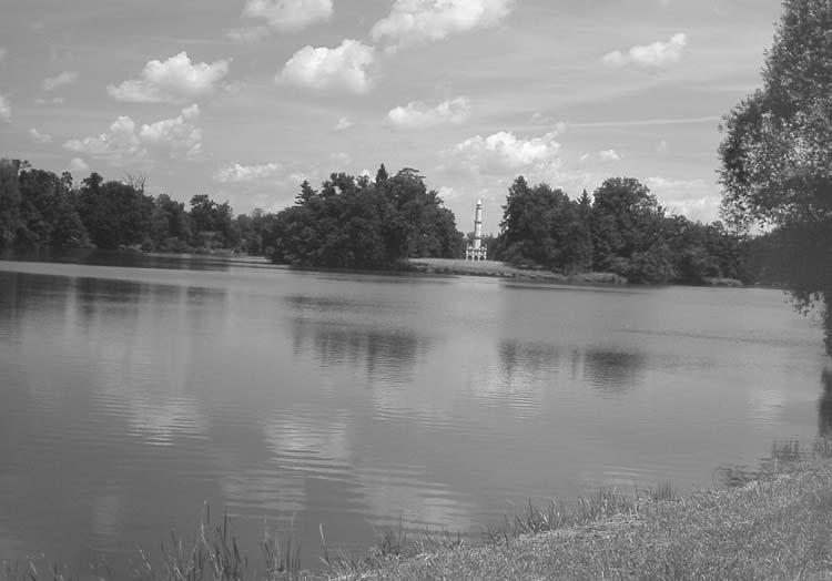 Petr Macháček Zámecký rybník Příroda Zámecký rybník v Lednici je součástí národní přírodní rezervace Lednické rybníky. Známá je kolonie volavek a kvakošů, která je trvale obsazena již od roku 1923.