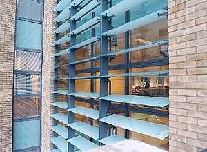 Moderní stínící prvky Solární řídící systém (Glass Louvers) řešení od firmy Colt Jedná se o nejnovější produkt společnosti Colt.