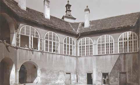 TÉMA MĚSÍCE Vznik Obastního muzea Když byy dokončeny zákadní rekonstrukční práce na vnitřních prostorách zámku a přiehých budovách bývaého vekostatku, by areá v roce 1961 zpřístupněn veřejnosti.