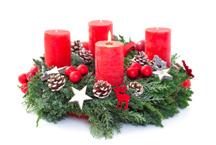 V Jiřetíně bude právě sobotní odpoledne 2. prosince společné předvánoční pohodě patřit. Už v půl druhé bude ve Spolkovém domě (na Náměstí Jiřího č.p. 36) připraveno vše pro zájemce o rukodělnou tvorbu adventních věnců a vánočních dekorací.