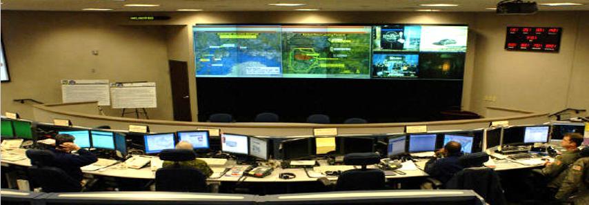Monitorovacícentrum Videostěna Dekodér Parkovací kamera EVS úložiště DSS server/klient Kompletní dohled: Živé video, náhled snímků a přehrávání videozáznamu Mimořádné situace: