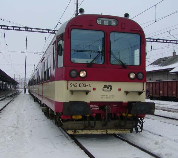 3. Řídící vozy na tratích ČD Také na tratích ČD se v roce 1996 objevily v pravidelném provozu první vratné soupravy se samostatnými řídicími vozy.