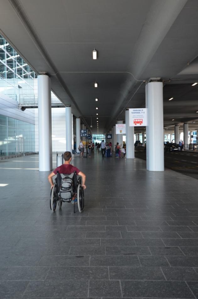 pohybu na invalidním vozíku (viz Obrázky 4, 5 a 6).