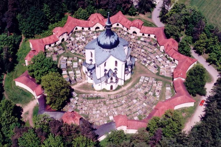 zde ani žádné občanské organizace, které by ovlivňovaly charakter výstavby v ochranném pásmu.