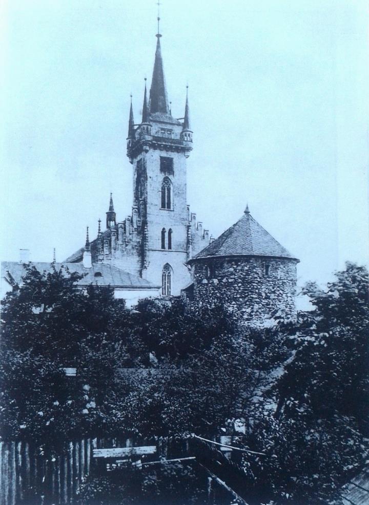 Bohuslav Martinů (1890 1959) Metodický list úroveň B I. Pohled z ochozu věže Malý Bohouš Martinů svá dětská léta strávil v bytě na věži poličského kostela.