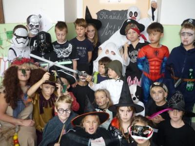 Tradiční pěší výlet 31.10. Halloween - projektový den 3.třída J.Illnerová Vyprávění o Halloweenu. Učení zábavnou formou. 1.11.
