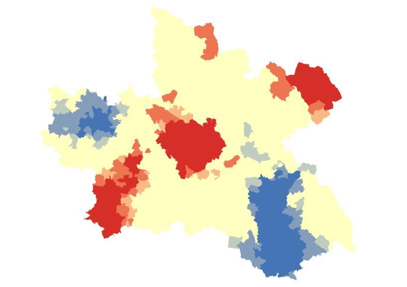 Územní diferenciace kraje Hradecko-pardubická aglomerace Hospodářsky slabá území = hospodářsky a sociálně ohrožená území ORP Broumov, ORP Dvůr Králové nad Labem Regionální centra x venkovské zázemí