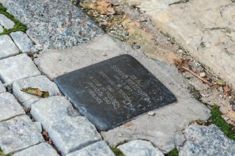 Svitavy. Kameny zmizelých. Stumbling stones. Svitavy. Pomník Oskaru סביטאבי. אבן נגף )שולפרשטיין( Schindlerovi. / Oskar Schindler monument. סביטאבי. אנדרטה לאוסקר שינדלר.