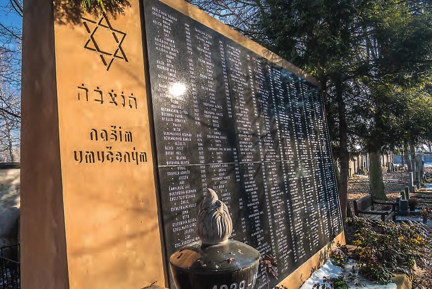 HOLOCAUST שואה Pamětní deska obětem na hřbitově v Pardubicích.