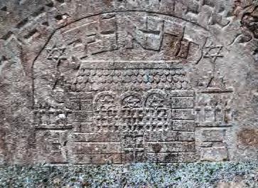 Heřmanův Městec. Branka na hřbitov s ohelem. / A cemetery gate with a morgue (ohel). žilo v samotném Heřmanově Městci jen 54 Židů.