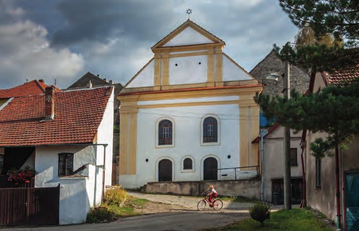 Luže. Synagoga. / The synagogue. לוז ה. בית הכנסת. Nacistické perzekuce postihly 40 lidí, jejichž posledním domovem byla Luže.