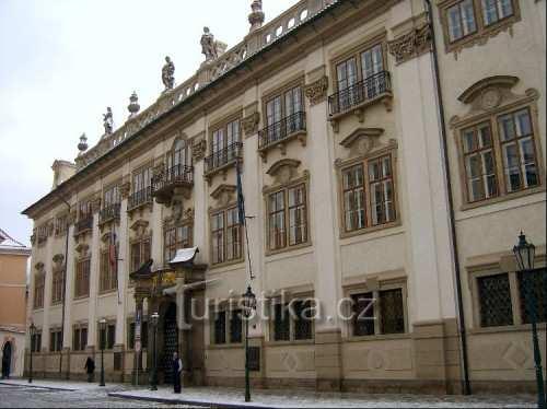 Nostická knihovna Nostická knihovna 101 102 Knihovna Kinských Knihovna Kinských palác na Staroměstském