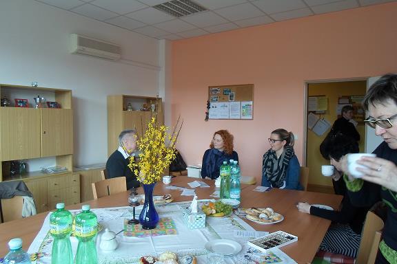 Den otevřených dveří spojený s velikonočním prodejem 18. 3. 2016 3) Uživatelé služby Uživateli služby sociální rehabilitace jsou osoby s chronickým duševním onemocněním ve věku od 16 do 80 let.