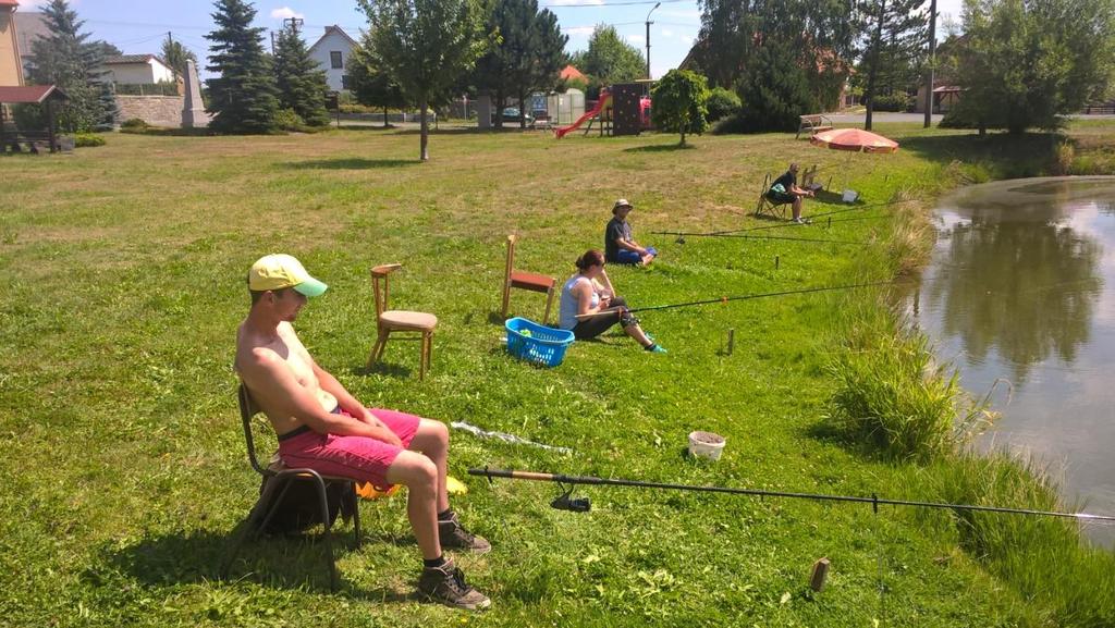 28. 7. 2018 Spolek přátel vepřů uspořádal na číhaňském rybníce rybářské závody, kterých se zúčastnilo jedenáct soutěžících.