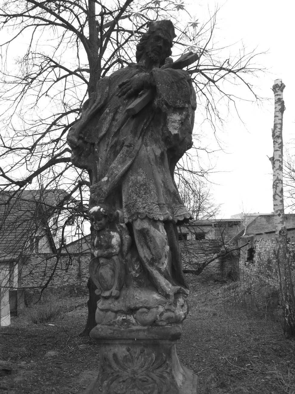 Samostatně stojící socha sv. Jana Nepomuckého Unhošť, areálu farního kostela sv. Petra a Pavla (č.r. 17367/2-631).