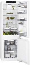 78 COOLMTIC LRM FROSTMTIC LOW FROST 4 db 990 Kč 899 EUR SCE886TF KOMBINOVNÁ CHLDNIČK S MRZNIČKOU DOLE Objem chladničky (l): 86 Objem mrazničky (l): 6 Ovládání: dotykové s displejem, oddělené ovládání