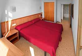 UBYTOVÁNÍ: Apartmán A2/4 pro max 4 osoby jedna oddělená ložnice s manželským lůžkem, rozkládací lůžko/gauč v obytné místnosti až pro 2 osoby, koupelna, WC, kuchyňka, balkón.