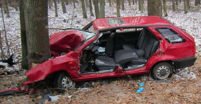U 9 z 12 nehod s pevnou překážkou šetřených v roce 2012 došlo k úplnému zničení vozidla. Při čelním nárazu osobního automobilu došlo k úplnému zničení vozidla.