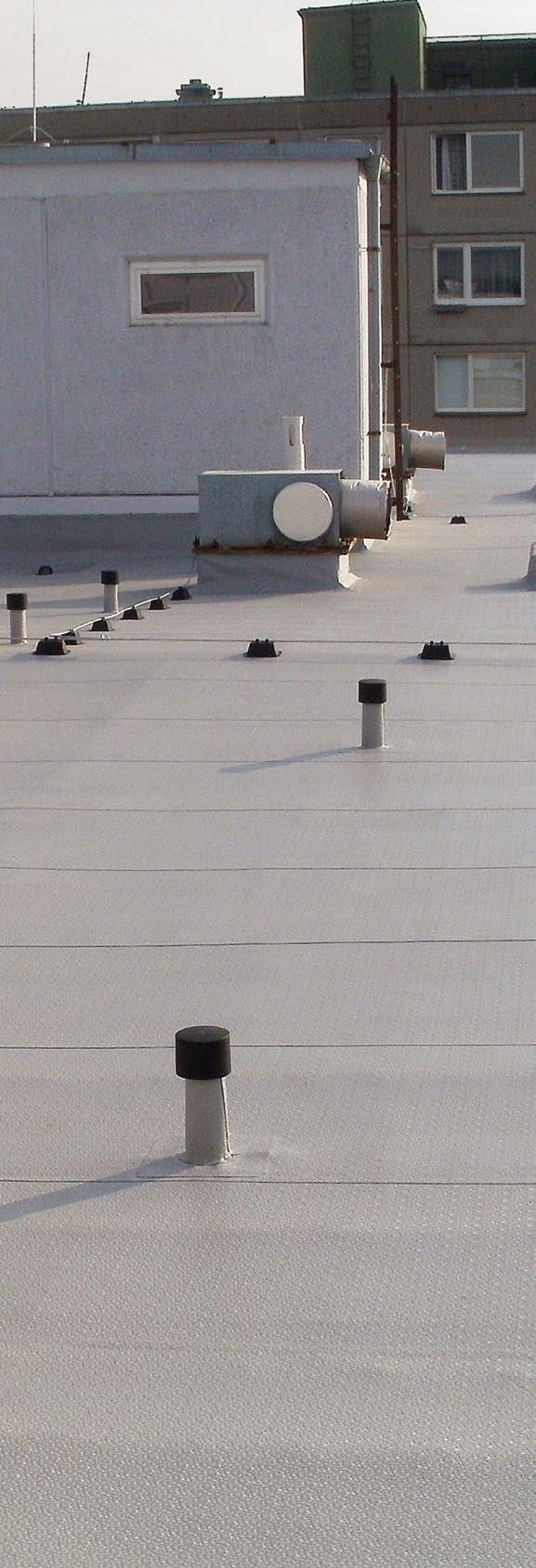U průlezných střech se využívá obvykle ke vstupu větších otvorů.