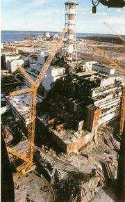 Havárie jaderné elektrárny v Černobylu Černobyl duben 1986 únik radioaktivity 1-2.10 18 Bq ekvivalent 90 atom.
